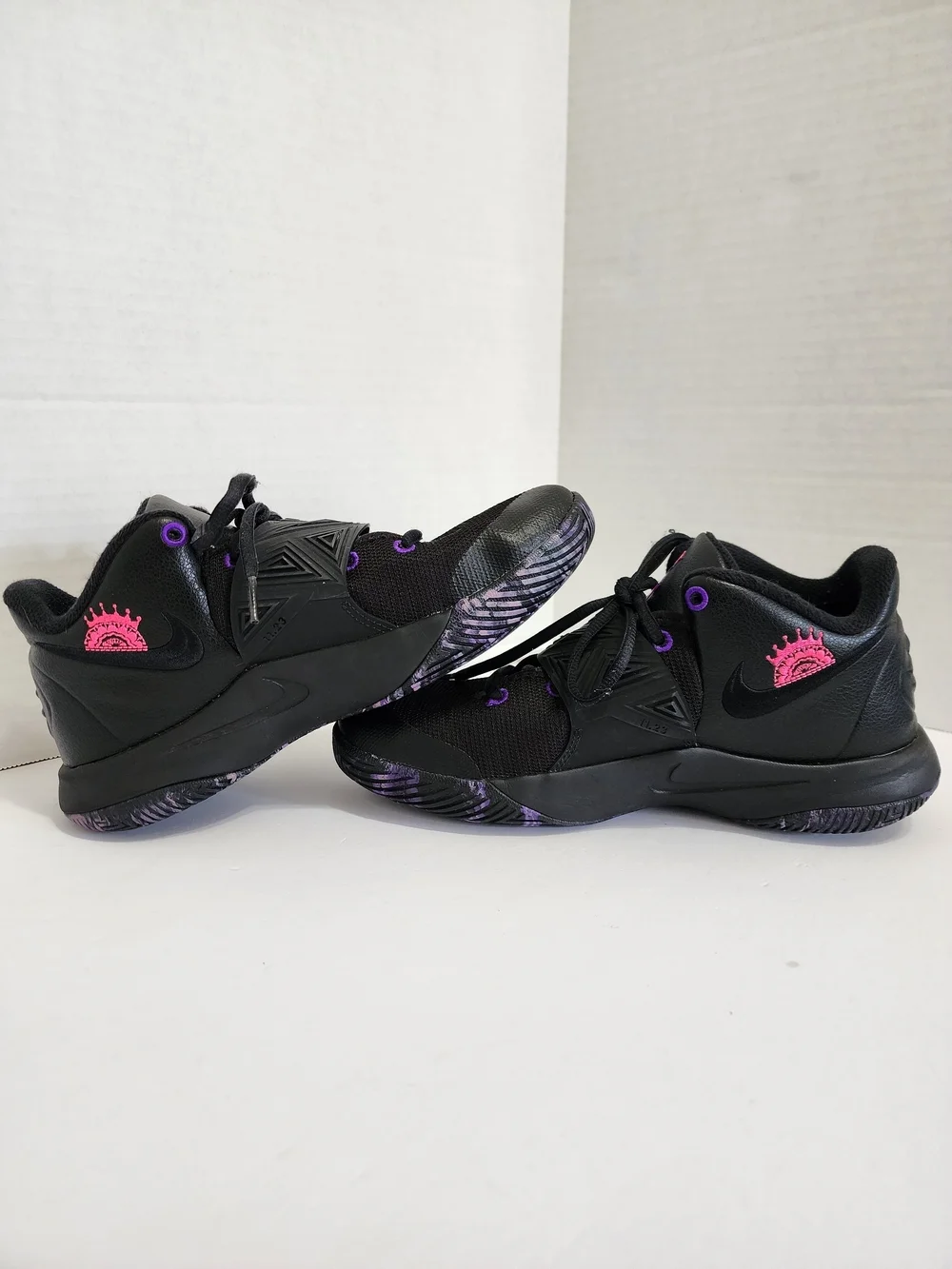 Nike Kyrie Flytrap 3 GS Floral Swoosh Basketball Shoes Black 6Y FLAW READ DESC